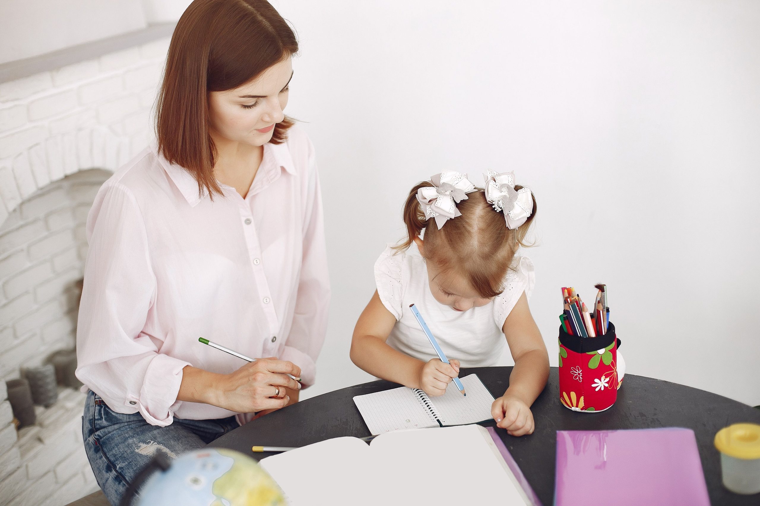 Nounou à domicile, améliorez votre CV et vos compétences